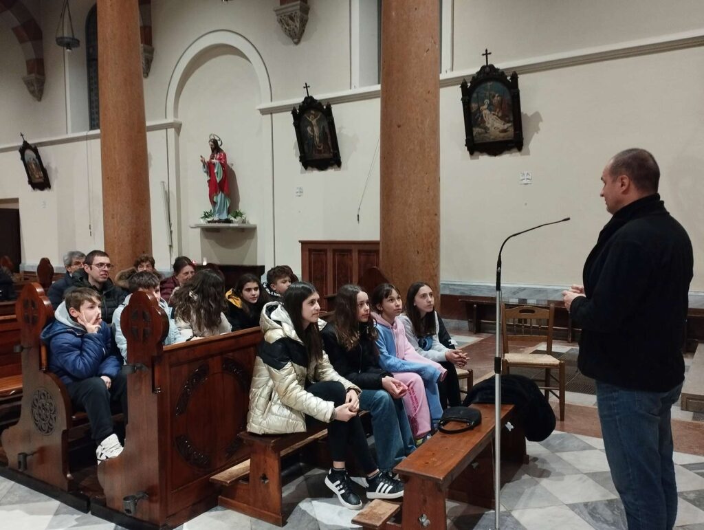 Ragazzi con Mons. Carraro